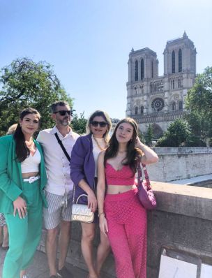 Comece sua viagem a Paris com um transfer privativo e um tour panorâmico para já conhecer os pontos mais famosos da cidade.